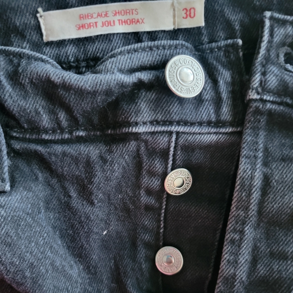 Levi's "Ribcage Shorts" - Picture 3 of 5